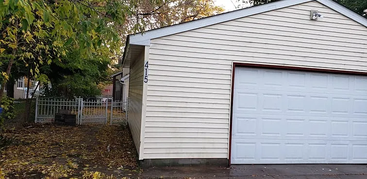 415 Thomas Ave — Photo 10