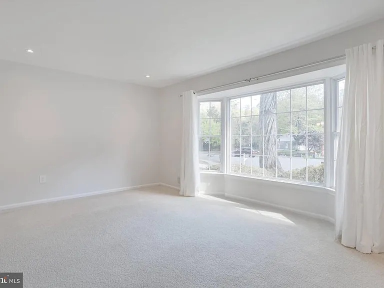 9369 Tovito Dr — Photo 13