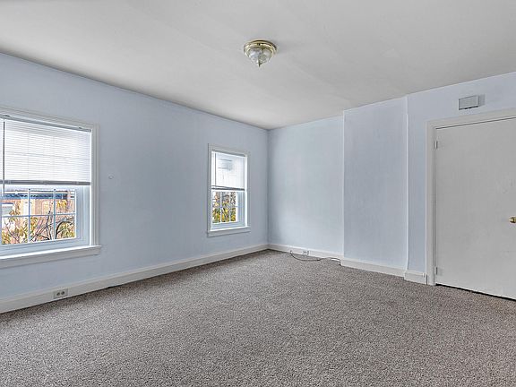 2nd image of 808 W 8th St #C