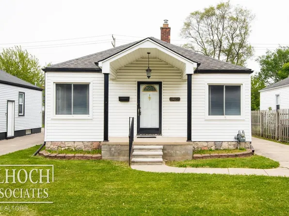 19351 Roscommon St, Harper Woods, MI 48225