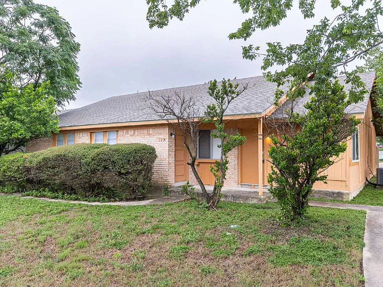 323 W William Cannon Dr #B — Photo 2