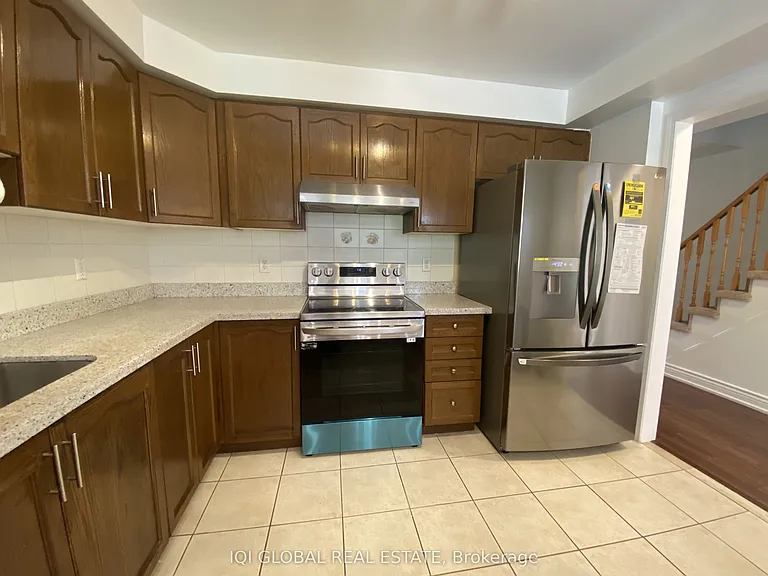 8 Bonello Cres — Photo 12