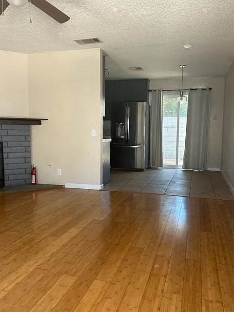2 bed, 925 sqft, $1,600 — Photo 2