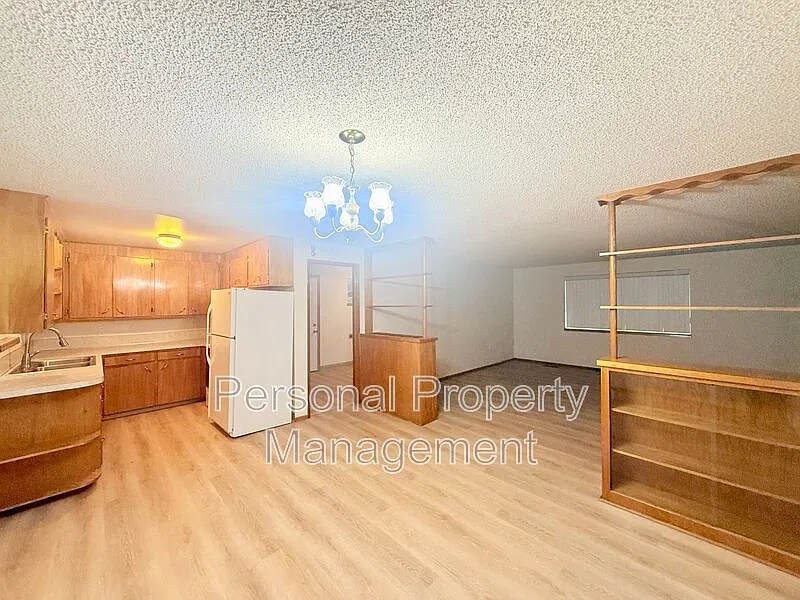 2 bed, 1.0 bath, 858 sqft, $1,595 — Photo 2
