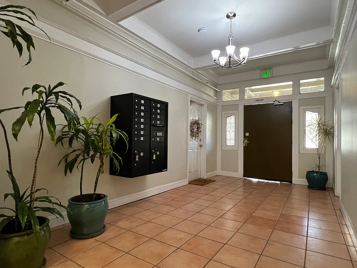 Building Photo - 1448 Jackson St #10