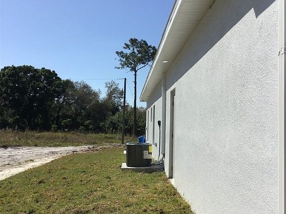 4th image of 1519 Greenwood Ave E