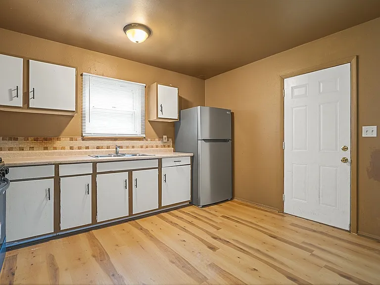 1118 Lincoln Ave — Photo 10