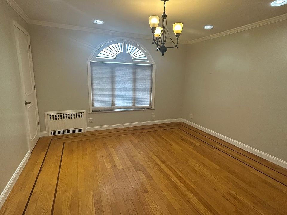 1st image of 914 Van Duzer St Floor 2