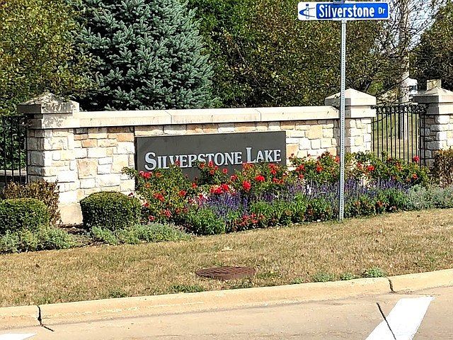 2nd image of 809 Silverstone Dr #809