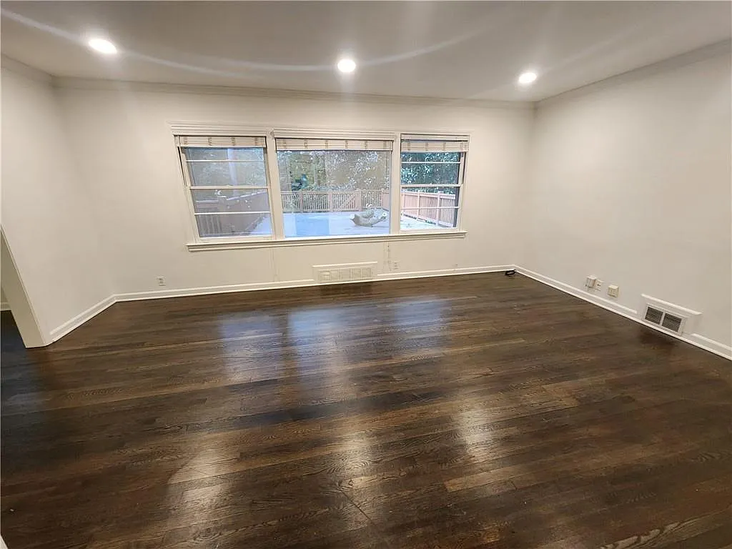 3 bed, 2.0 bath, 2006 sqft, $2,595 — Photo 4