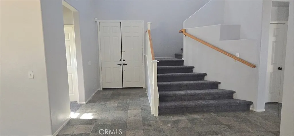 5 bed, 2371 sqft, $3,695 — Photo 3