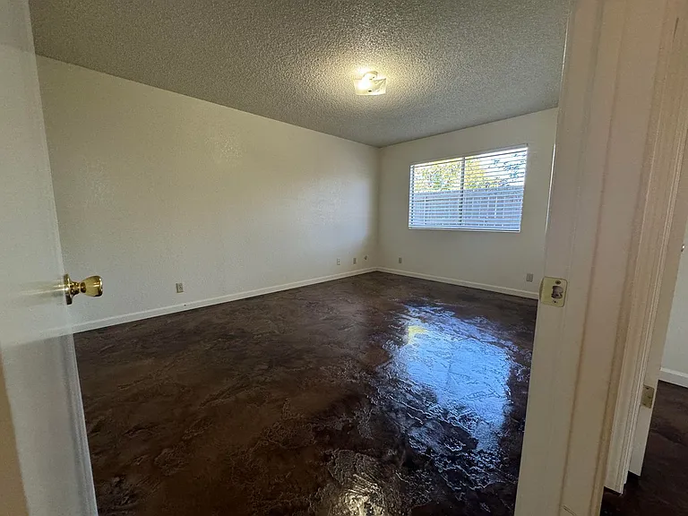 6305 Marchant Ave — Photo 10