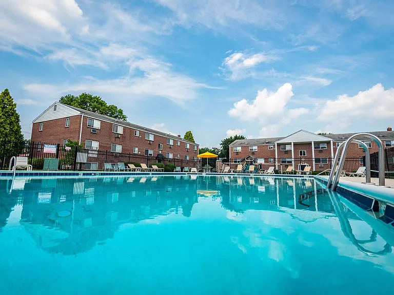 Sweetbriar Apartments — Photo 2