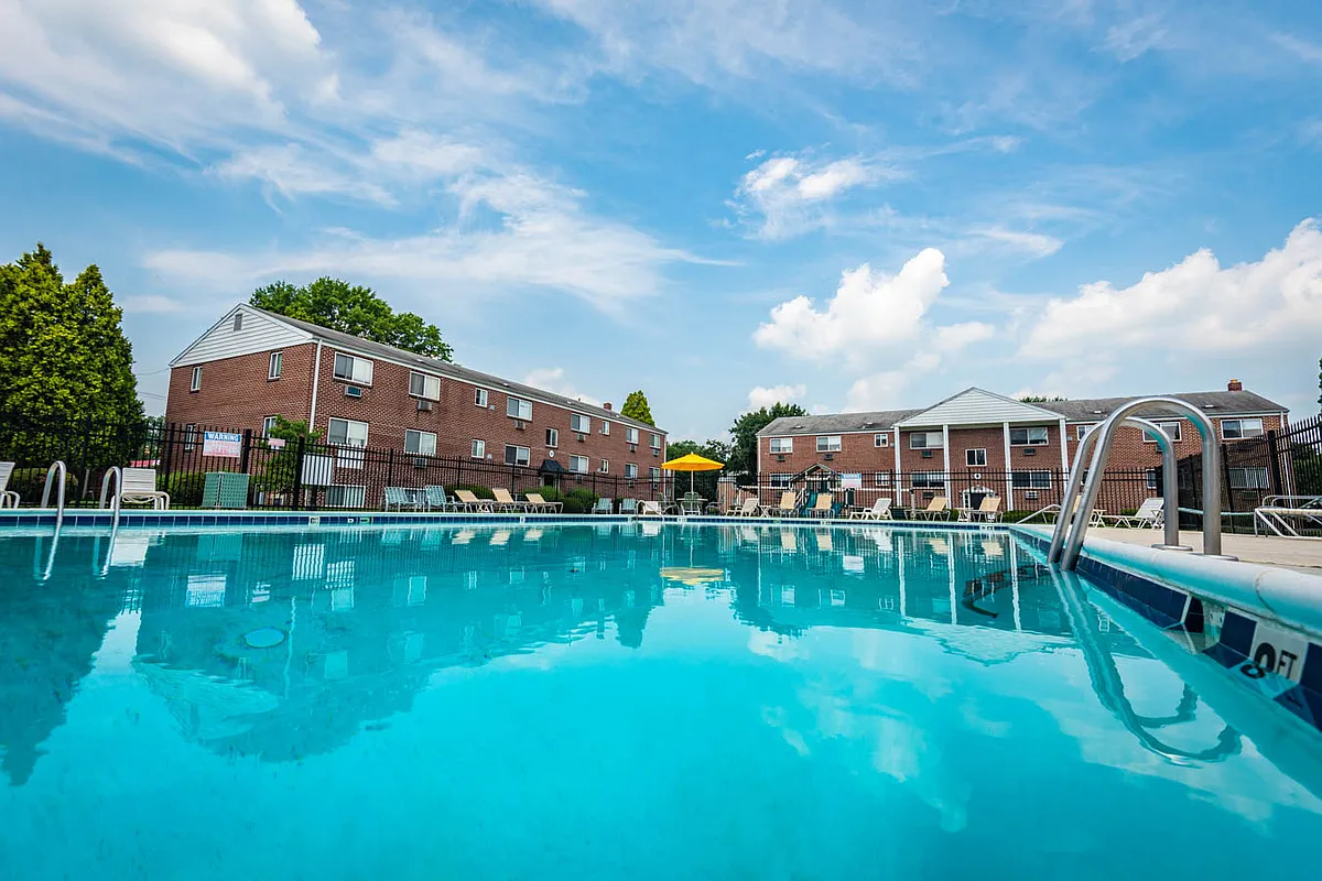 Building Photo - Sweetbriar Apartments