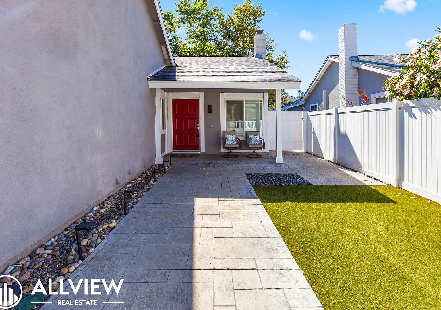 Beautifully Upgraded Single Level Home in Lake Forest Available NOW! — Photo 3