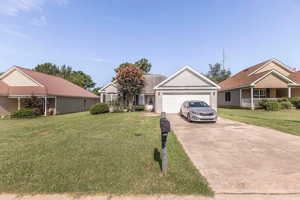 340 Hidden Creek Cir photo 1