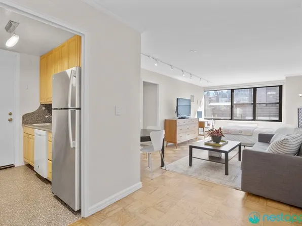 7 East 14th Street image 11 of 12