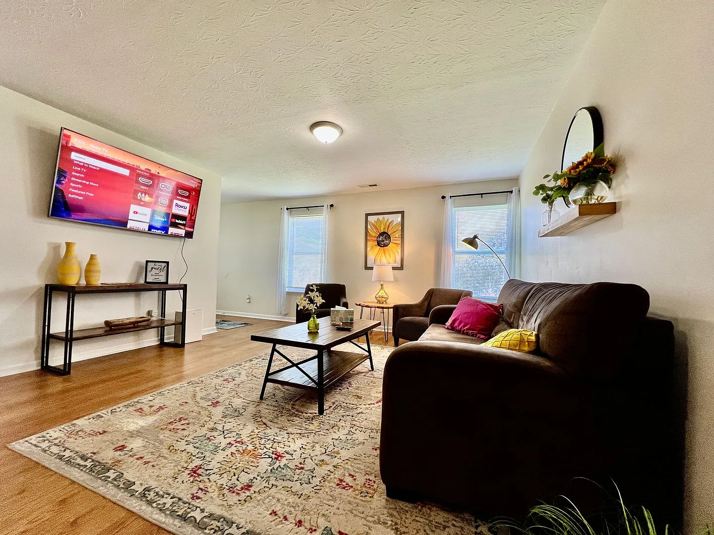 3 Bedroom 1 Bathroom Attached House — Photo 4