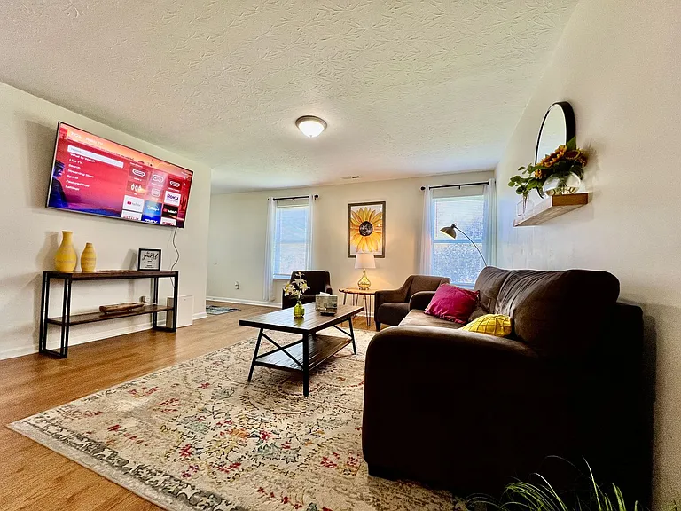 105 Overbrook Dr — Photo 4