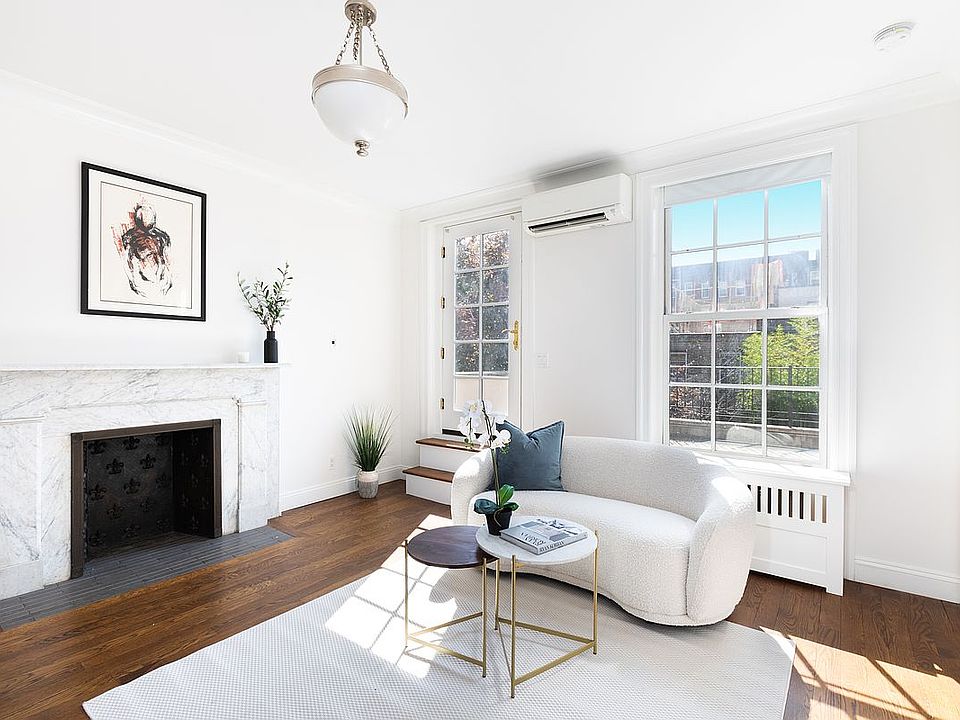 1st image of 130 Henry St APT 2R