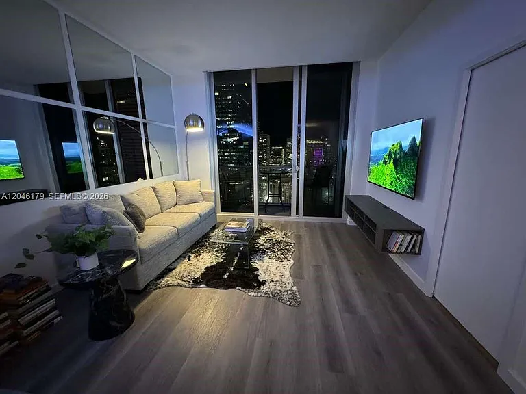 151 SE 1st St #Penthouse 07 — Photo 8