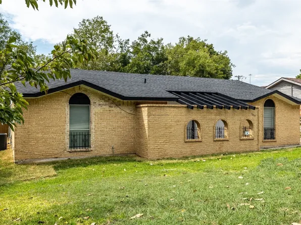 1217 Denmark St, Grand Prairie, TX 75050