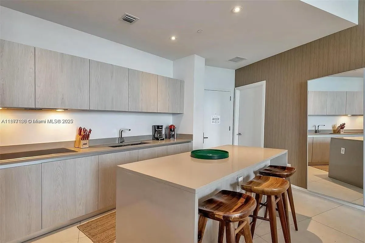 2 bed, 1250 sqft, $4,800 — Photo 4