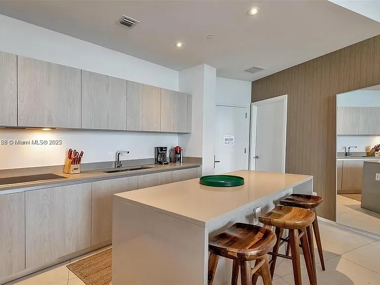 4111 S Ocean Dr — Photo 4