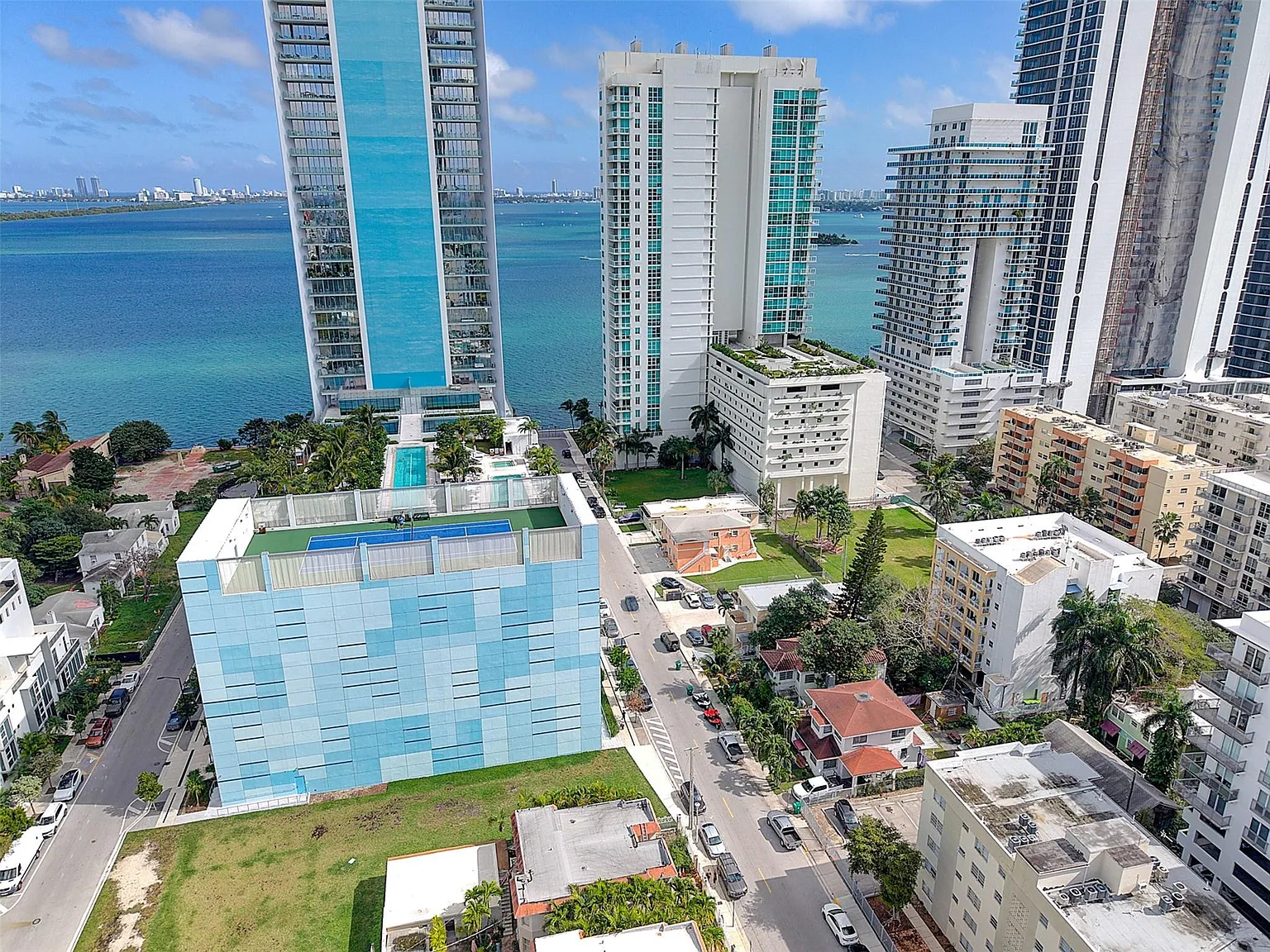 2 bed, 1.0 bath, 1545 sqft, $3,300 — Photo 2
