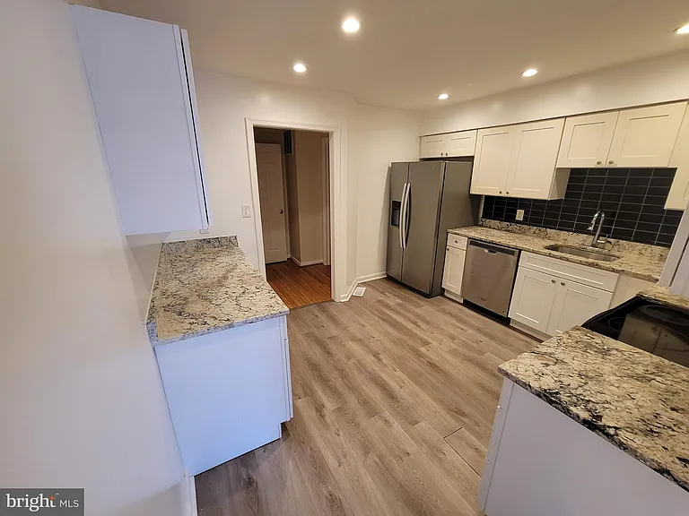 401 Darby Ln — Photo 6