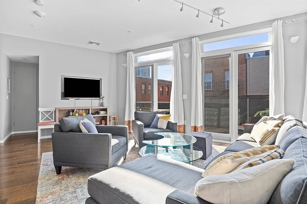 1 bed, 1.5 bath, $3,000 — Photo 1