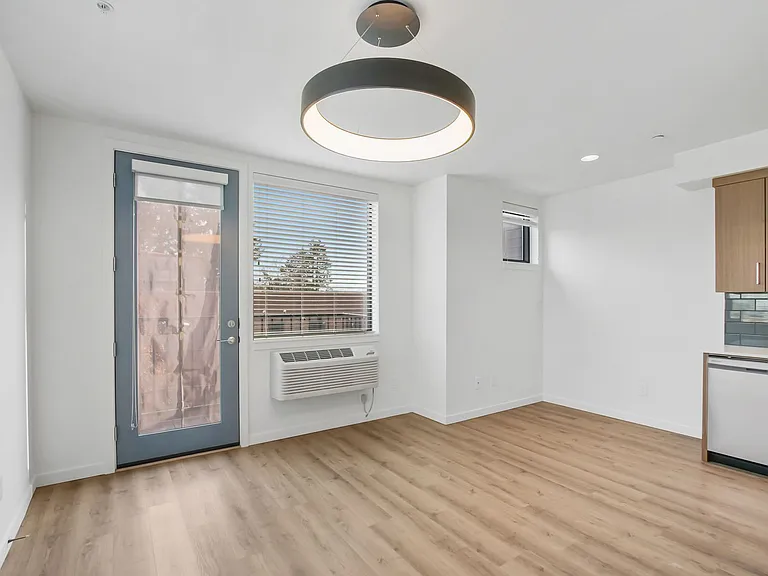 5959 S Virginia Ave — Photo 4