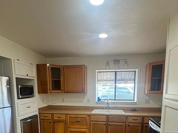 2nd image of 2711 W Highway 72
