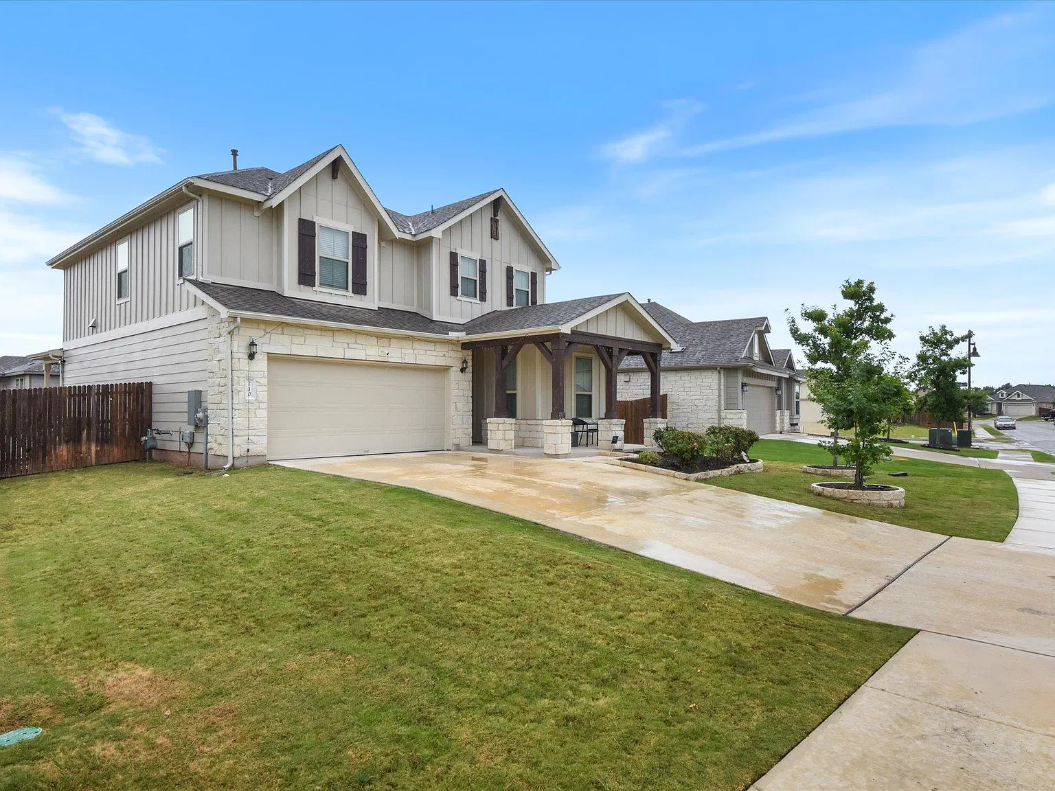 4 bed, 3.0 bath, 2367 sqft, $2,400 — Photo 3