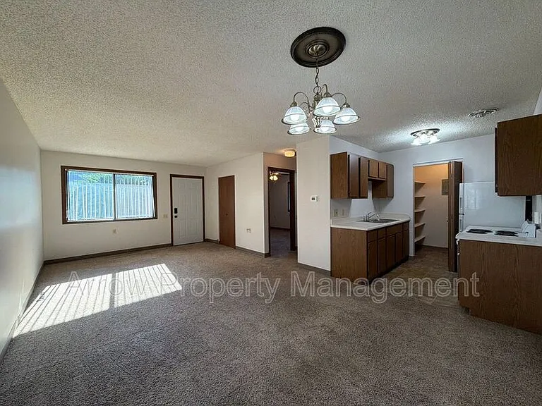 11141 N 137th St #32 — Photo 2
