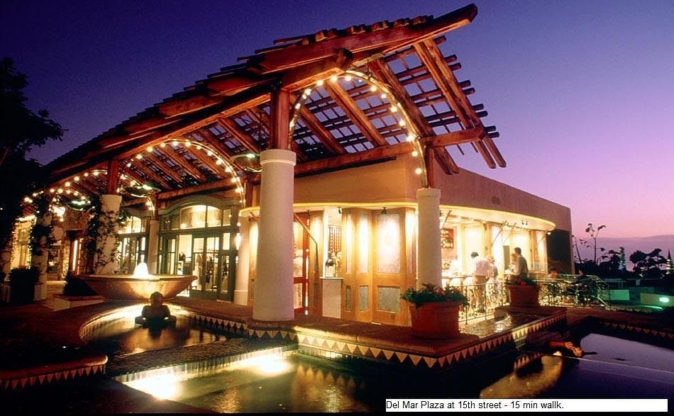 Del Mar Plaza