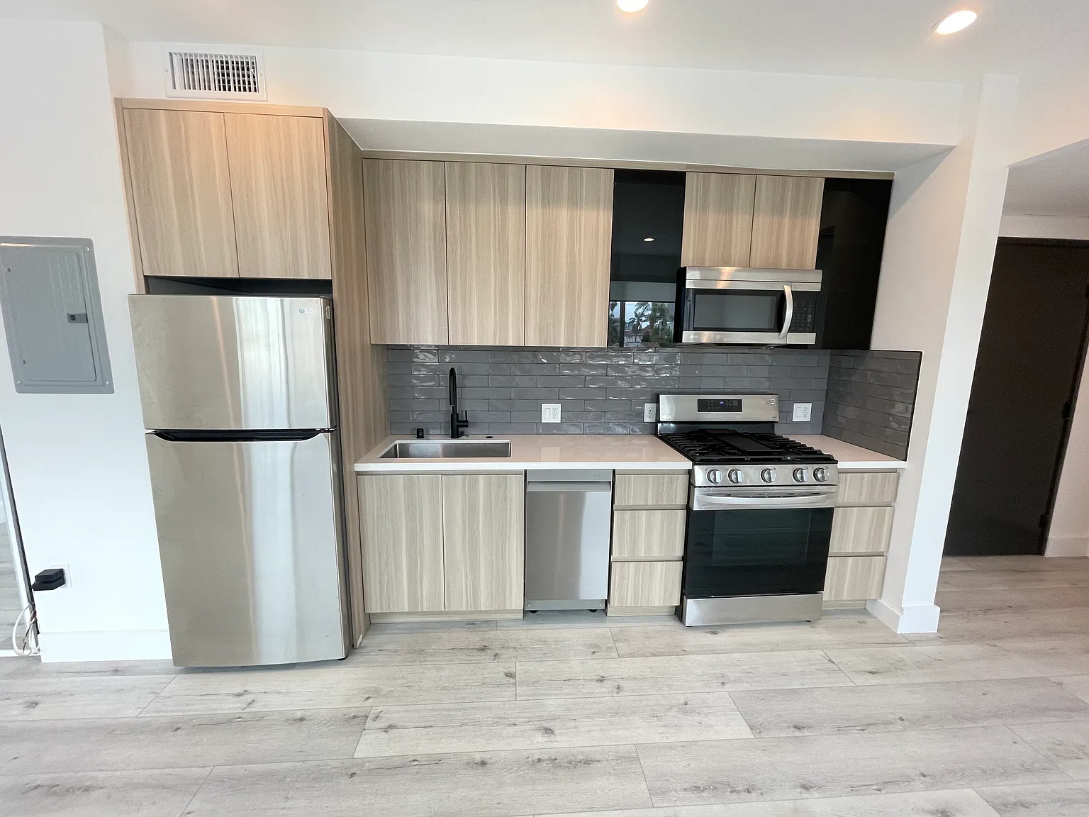Studio, 490 sqft, $1,995 — Photo 4