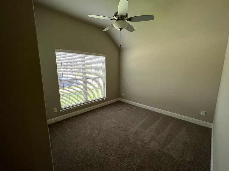 580 Bradley Dr — Photo 18