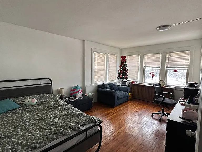 2826 Clermont Ave — Photo 4