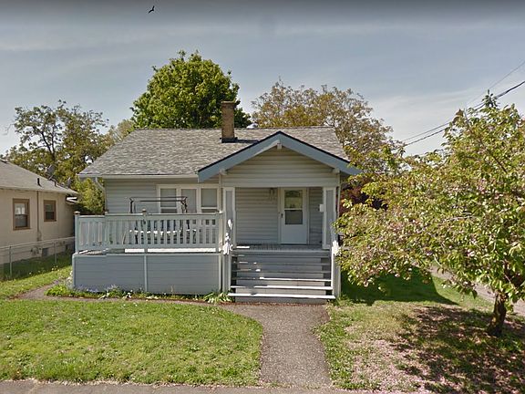 EXT - front yard