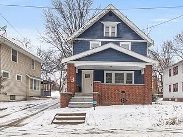 893 Delia Ave