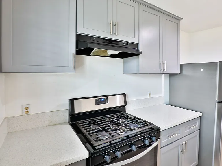 1881 W Jefferson Blvd — Photo 27