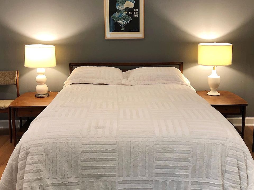 Queen Bed Pillowtop Mattress