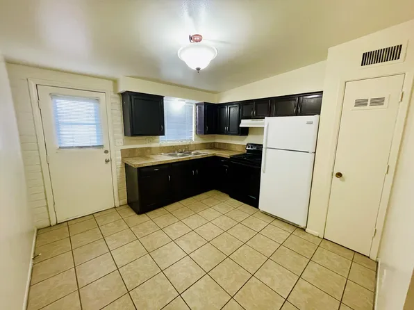 3031 E Blacklidge Dr, Tucson, AZ 85716