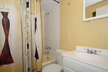 5th image of 1131 N Lafayette St