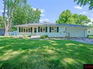 1329 S Galbraith St, Blue Earth, MN 56013