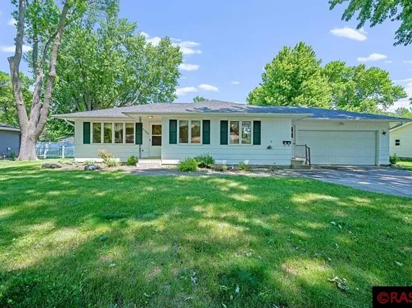 1329 S Galbraith St, Blue Earth, MN 56013