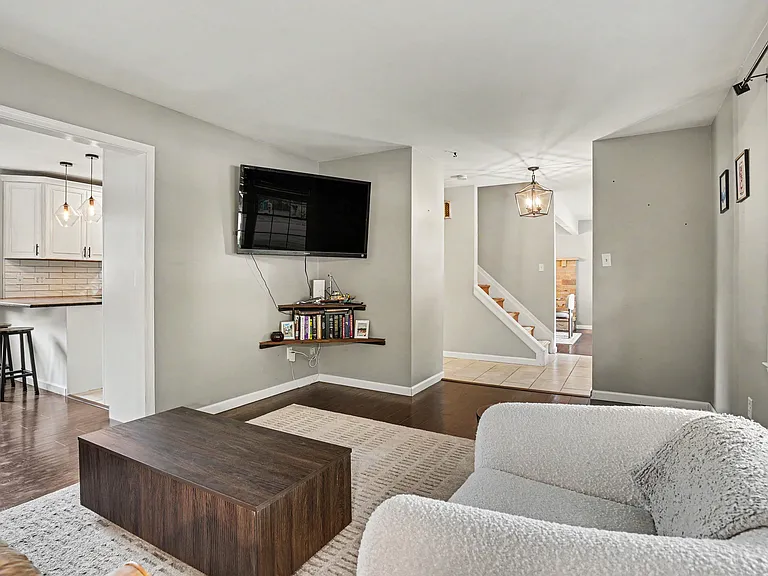 413 Pawnee Dr — Photo 5