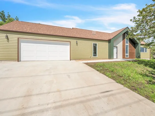 240 28th St, Milford, IA 51351