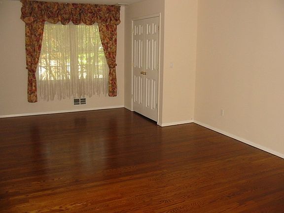 5th image of 627 Repetti St